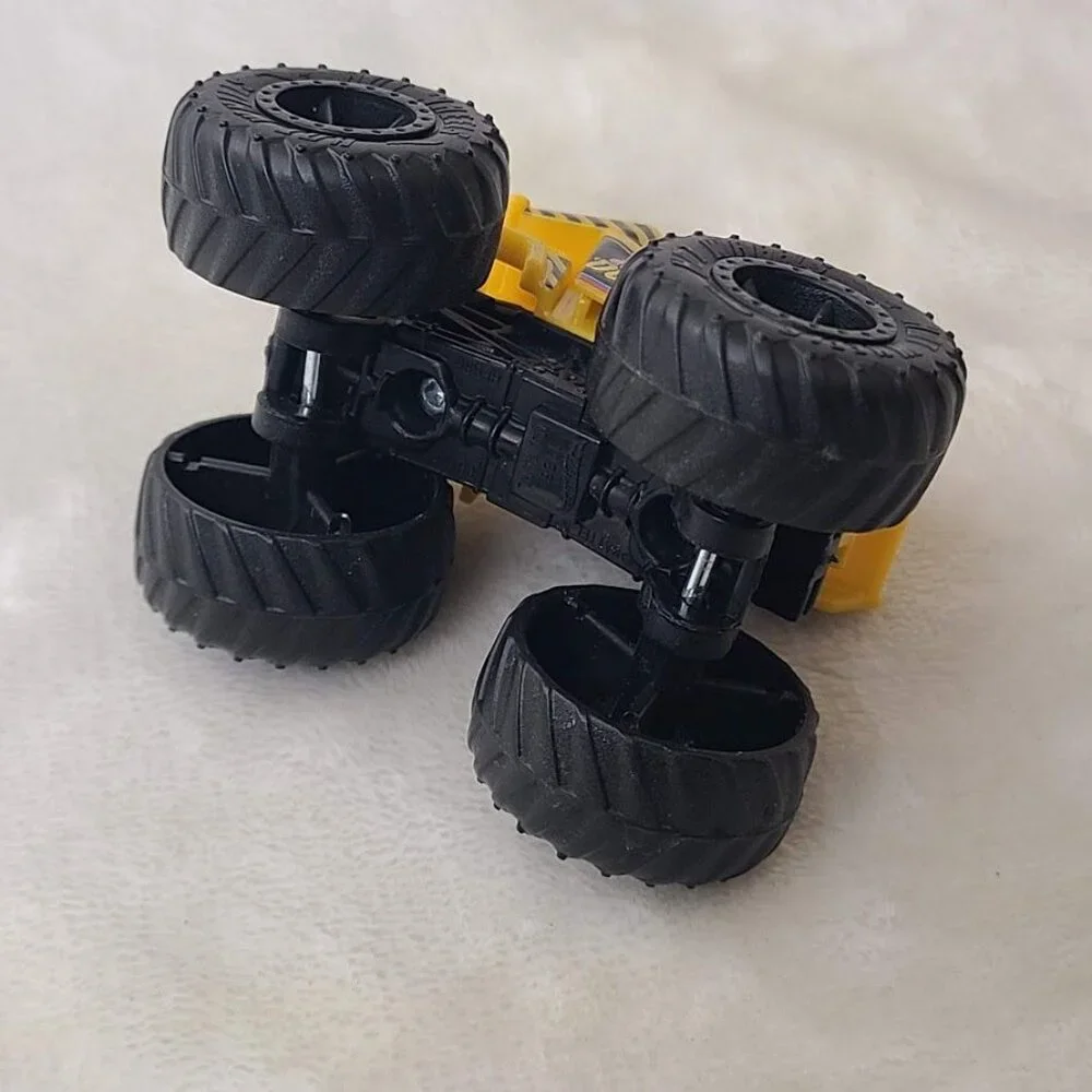 Hot Wheels Monster Trucks Gotta Dump Yellow Dump Truck Mattel - Picture 7 of 8